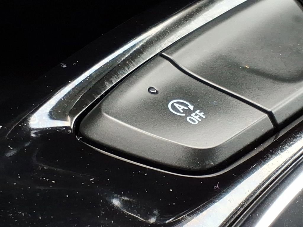 Used 2025 Chevrolet Trax LT w/ LT Convenience Package image 24