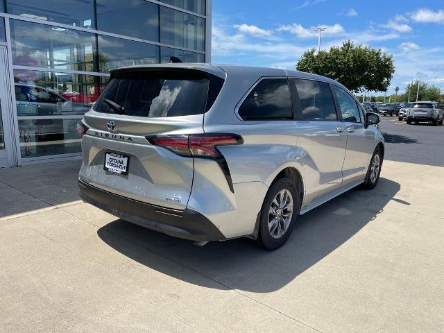 Used 2021 Toyota Sienna LE FWD image 5