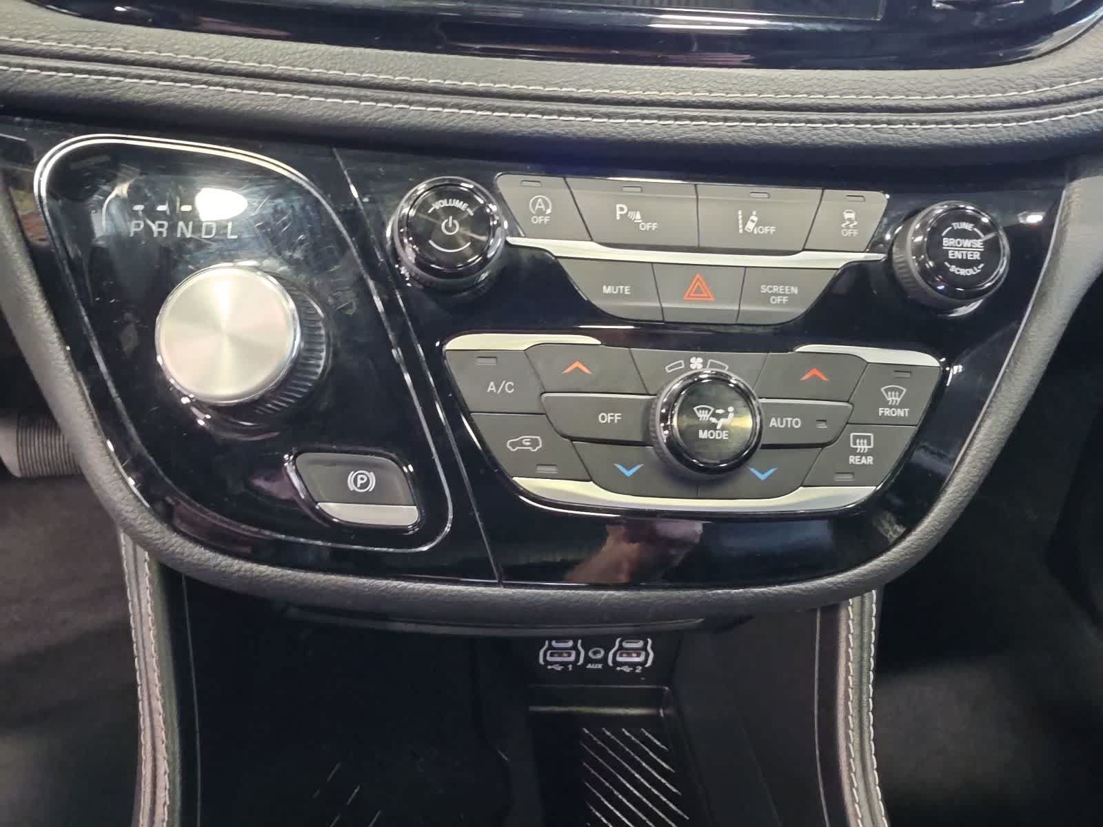 Used 2025 Chrysler Pacifica Limited FWD image 24