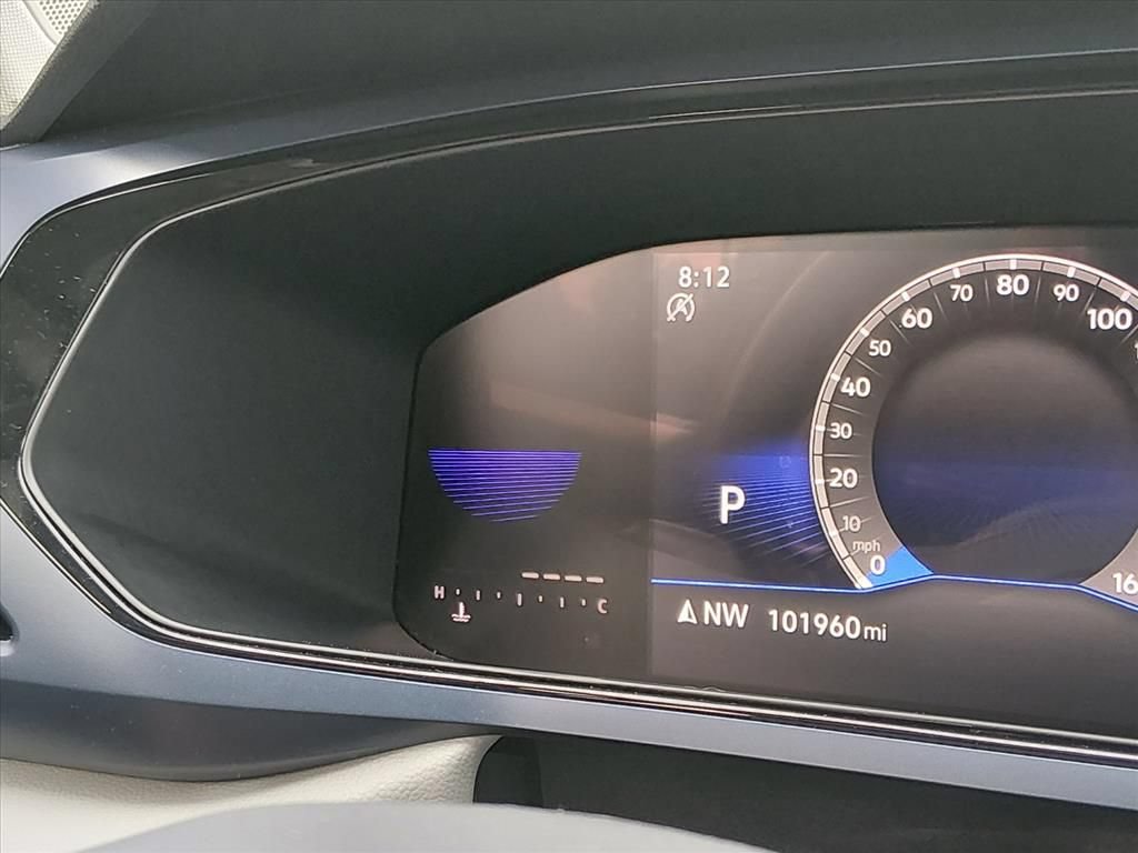 Used 2023 Volkswagen Taos SE w/ Panoramic Sunroof Package FWD image 25