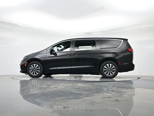 Used 2025 Chrysler Pacifica Select FWD image 38