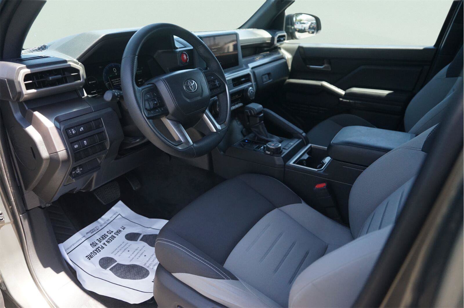 Used 2025 Toyota Tacoma TRD Off-Road AWD/4WD image 8
