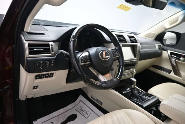 Used 2020 Lexus GX 460 Luxury w/ Luxury Sport Package AWD/4WD image 11