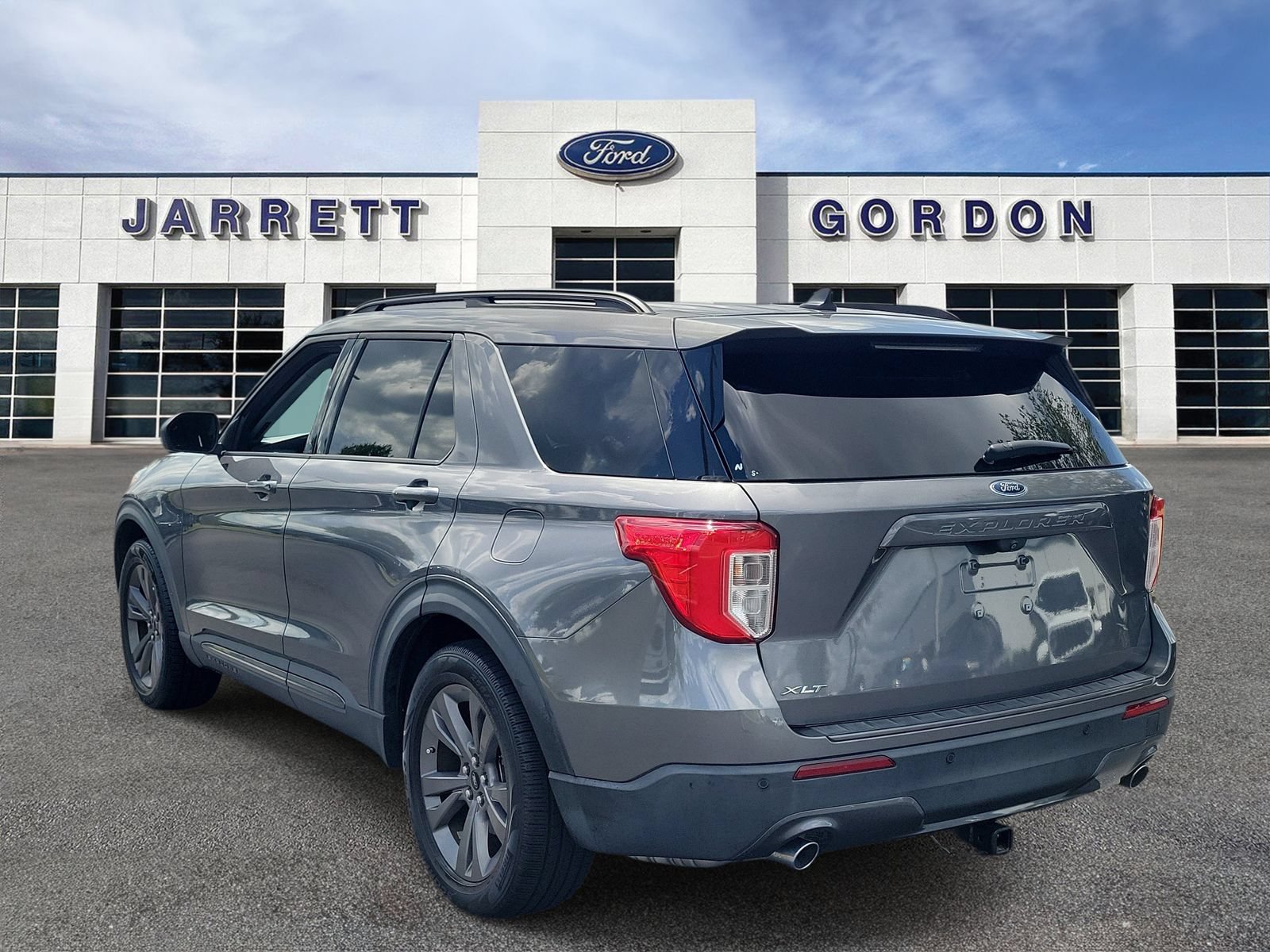 Certified 2021 Ford Explorer XLT w/ Equipment Group 202A RWD image 3