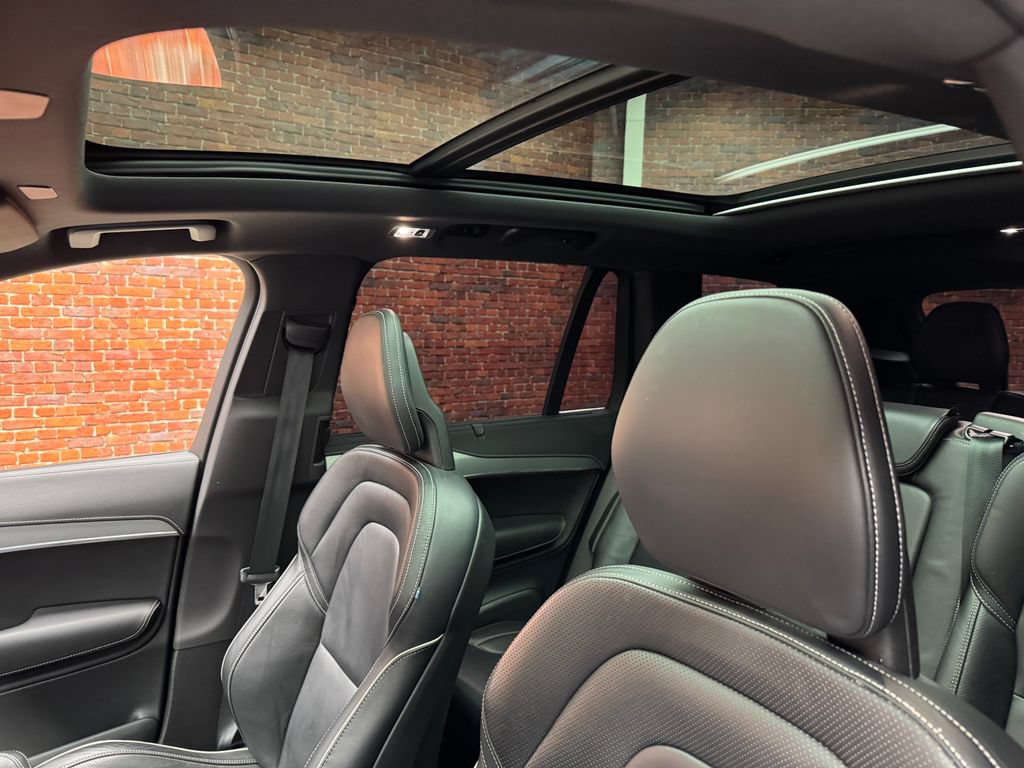 Used 2022 Volvo XC90 T8 R-Design w/ Advanced Package AWD/4WD image 3