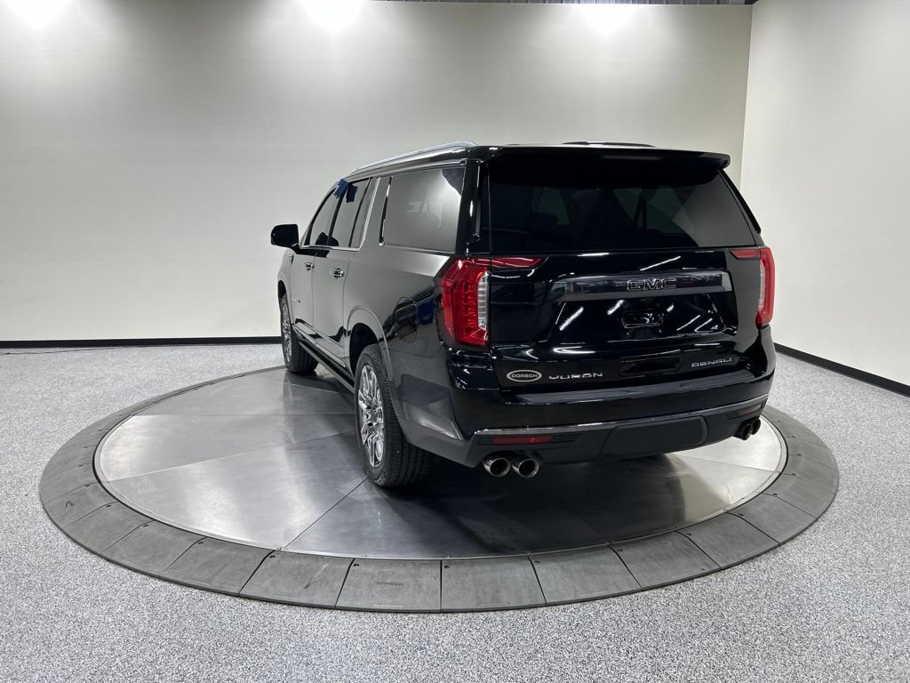 Used 2023 GMC Yukon XL Denali Ultimate AWD/4WD image 9