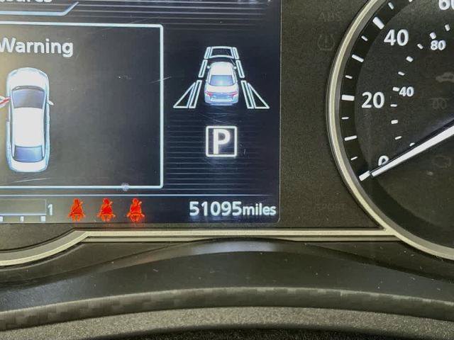 Used 2025 Nissan Versa SR FWD image 19