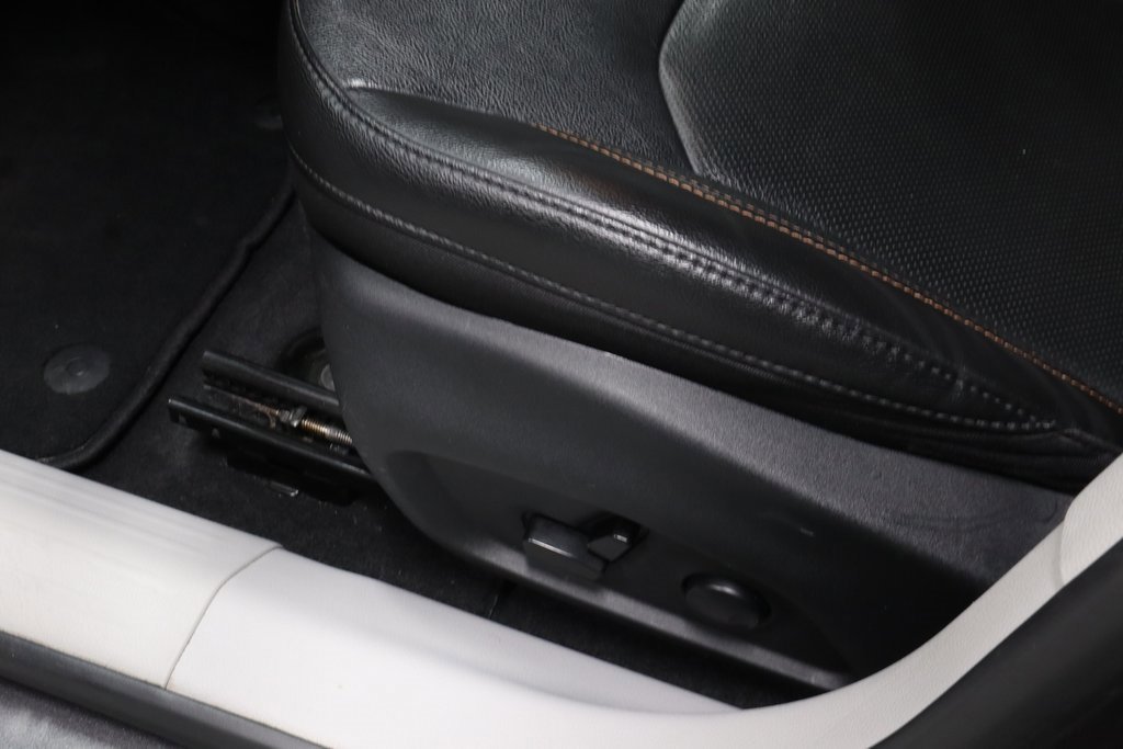 Used 2023 Jeep Compass Limited image 22