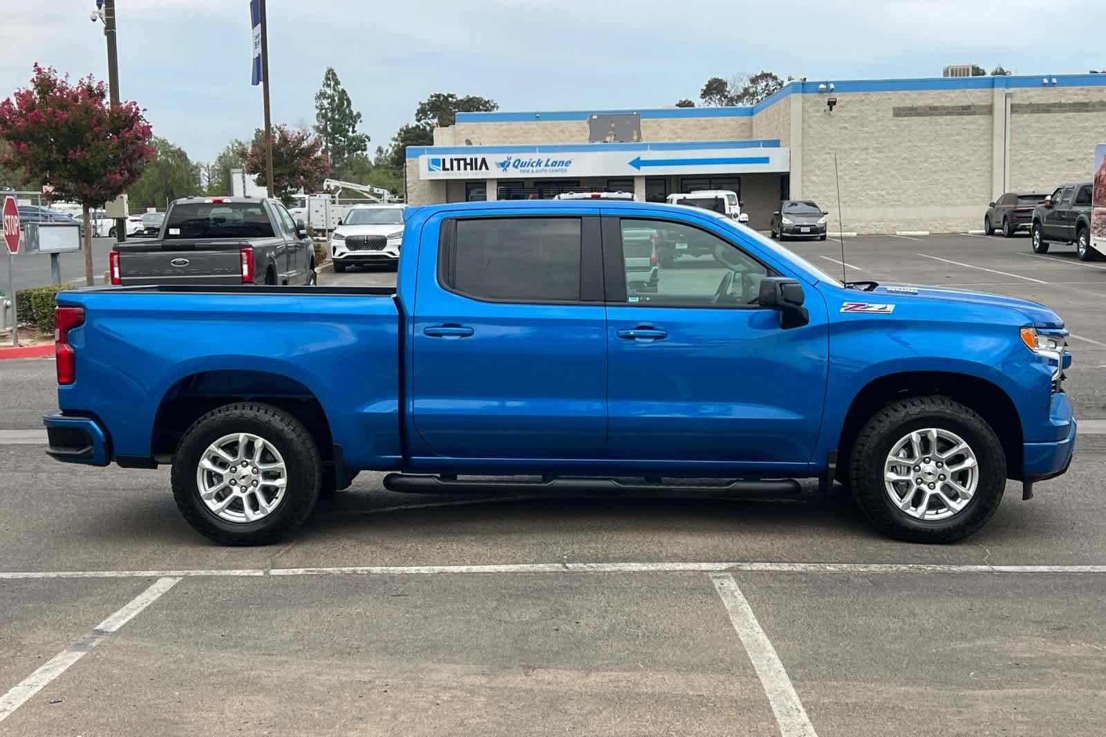 Used 2023 Chevrolet Silverado 1500 RST w/ Z71 Off-Road Package AWD/4WD image 9