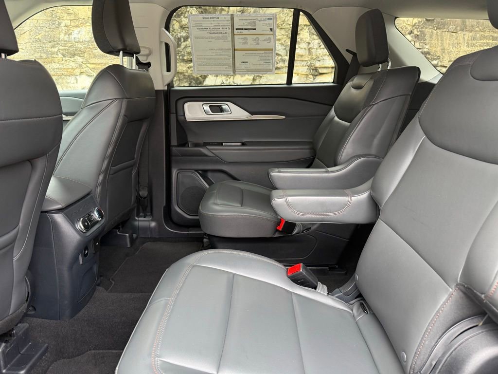 Certified 2025 Ford Explorer Active w/ Active Comfort Package image 12