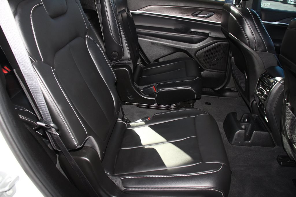 Used 2025 Jeep Grand Cherokee L Limited AWD/4WD image 25