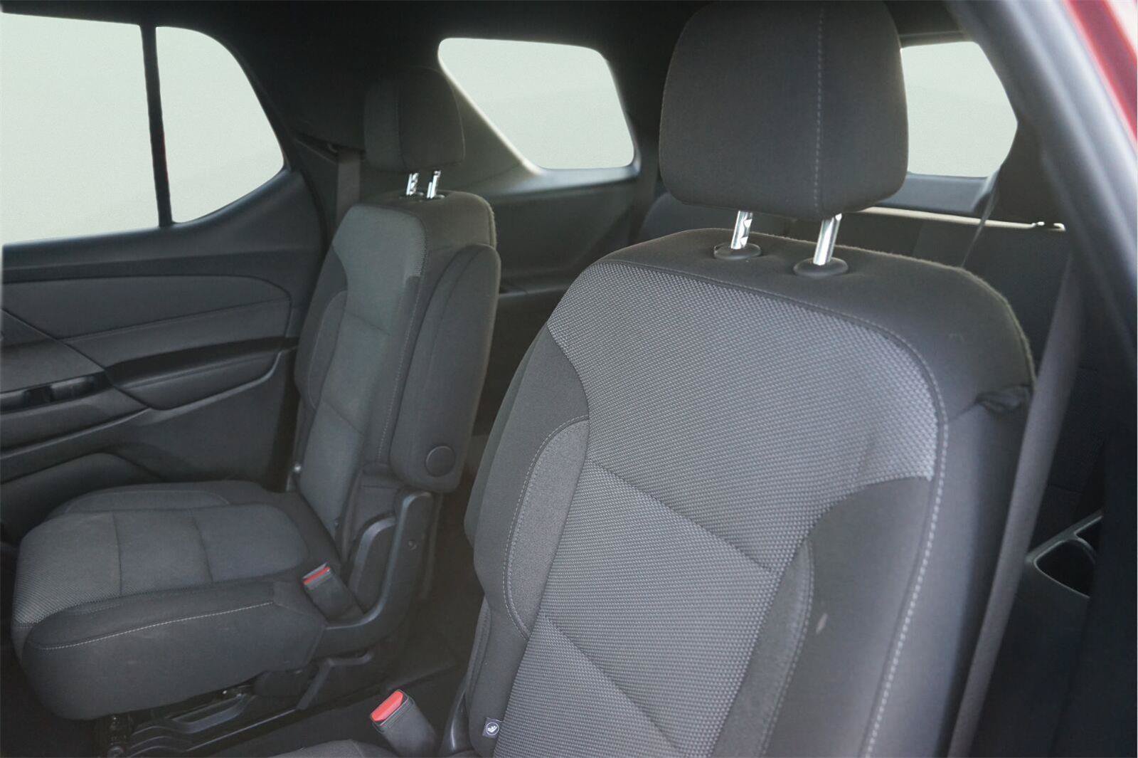Used 2023 Chevrolet Traverse LT FWD image 13