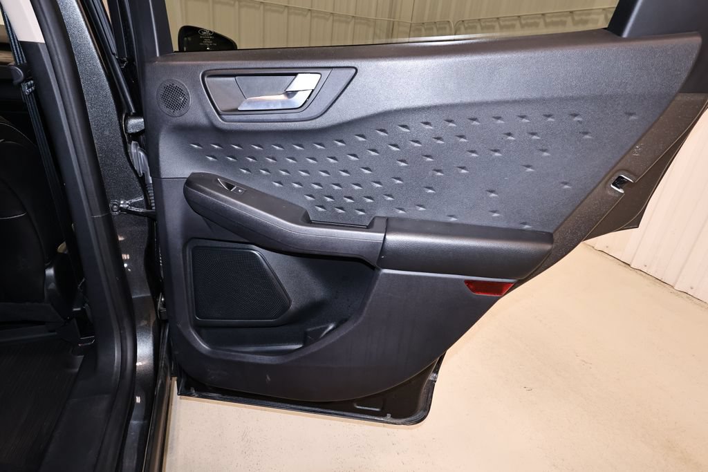 Certified 2020 Ford Escape Titanium w/ Titanium Premium Package 2.0 AWD/4WD image 18