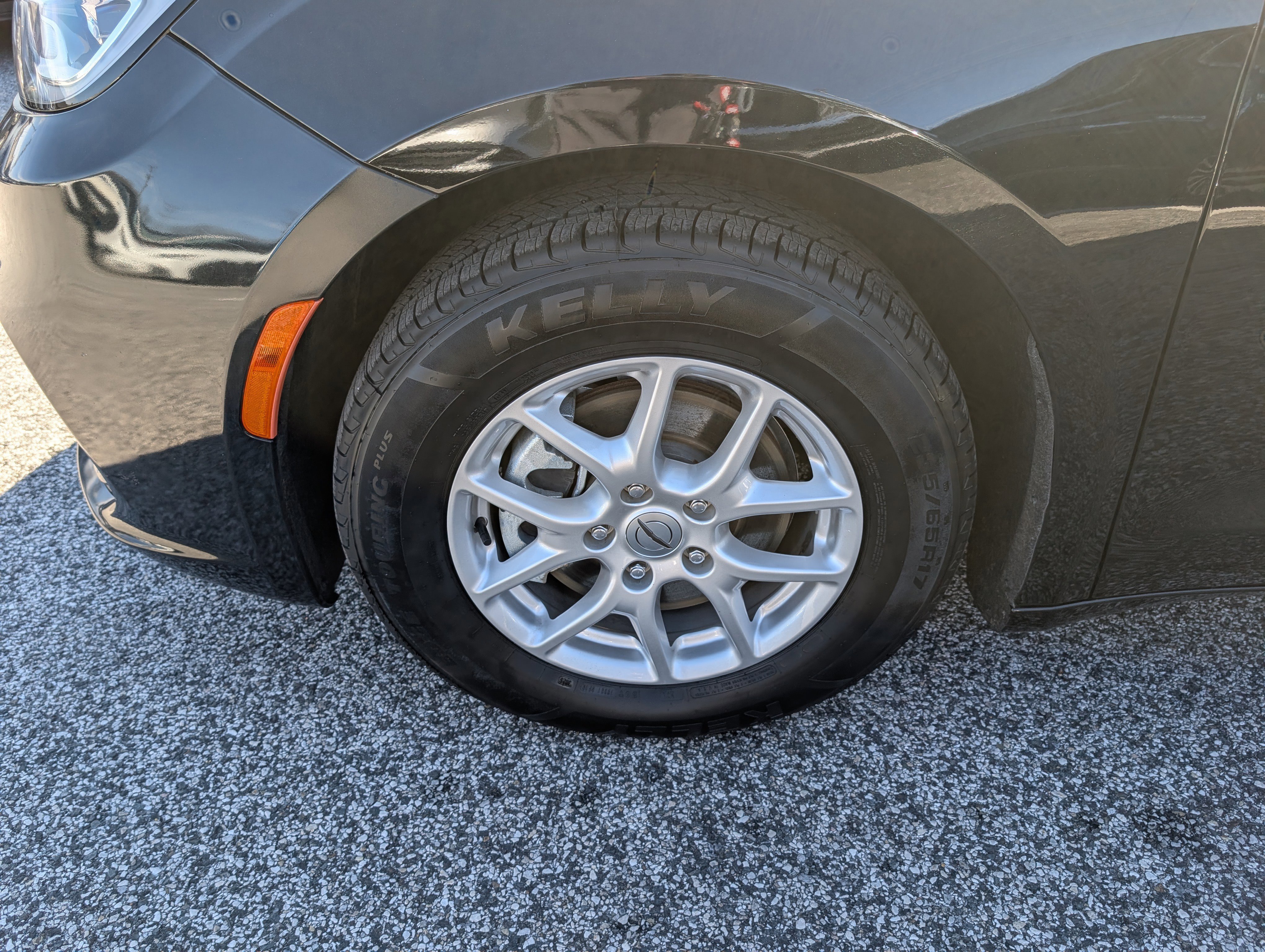 Used 2024 Chrysler Pacifica Touring-L image 11