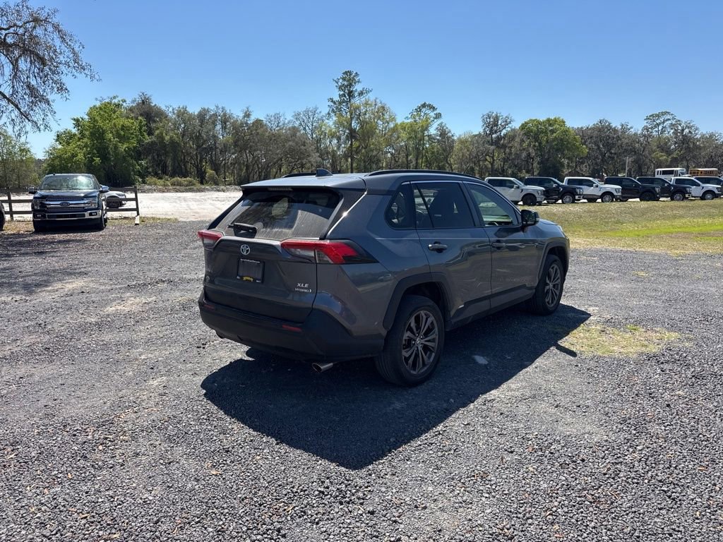 Used 2022 Toyota RAV4 XLE Premium image 6