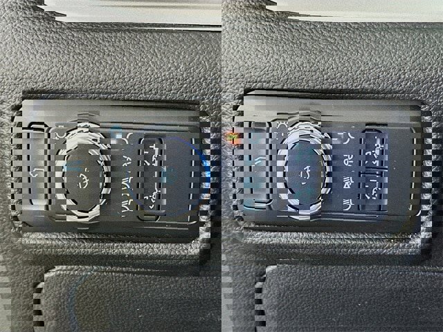 Certified 2022 Ford Explorer XLT w/ Equipment Group 202A image 21