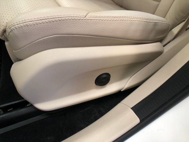 Used 2022 Mercedes-Benz GLC 300 4MATIC image 11