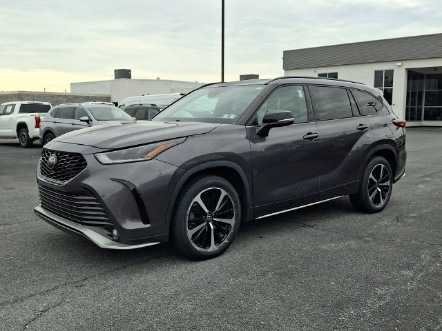 Used 2022 Toyota Highlander XSE AWD/4WD image 3