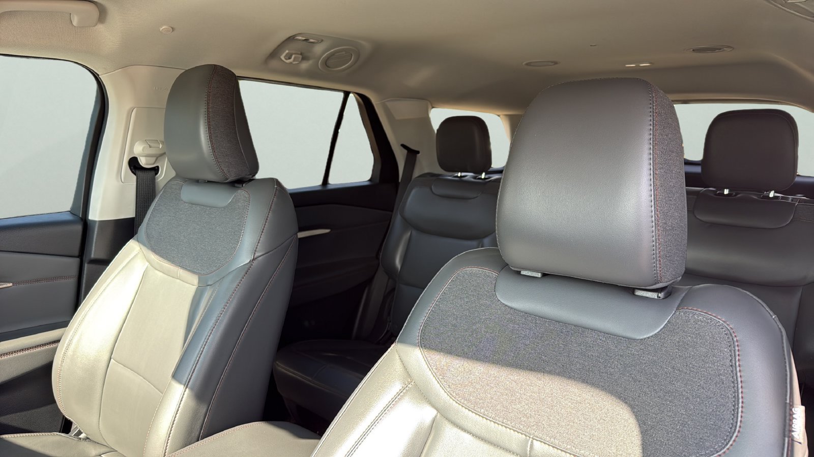 Certified 2025 Ford Explorer Active w/ Active Comfort Package RWD image 9