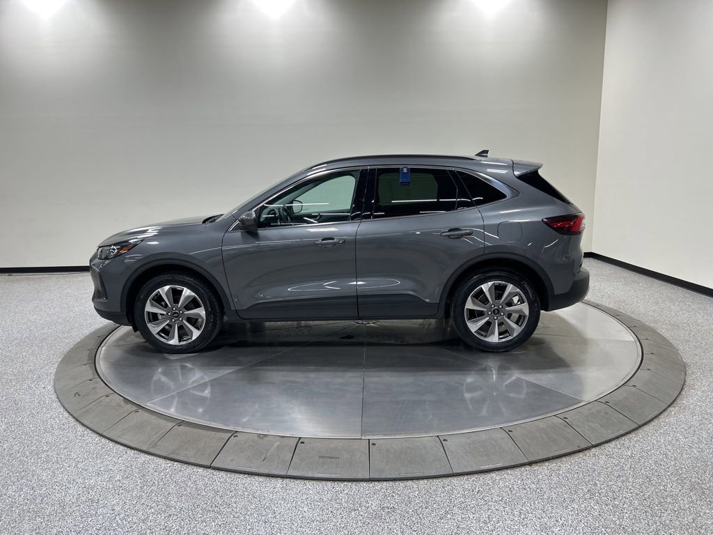Certified 2025 Ford Escape Platinum image 2