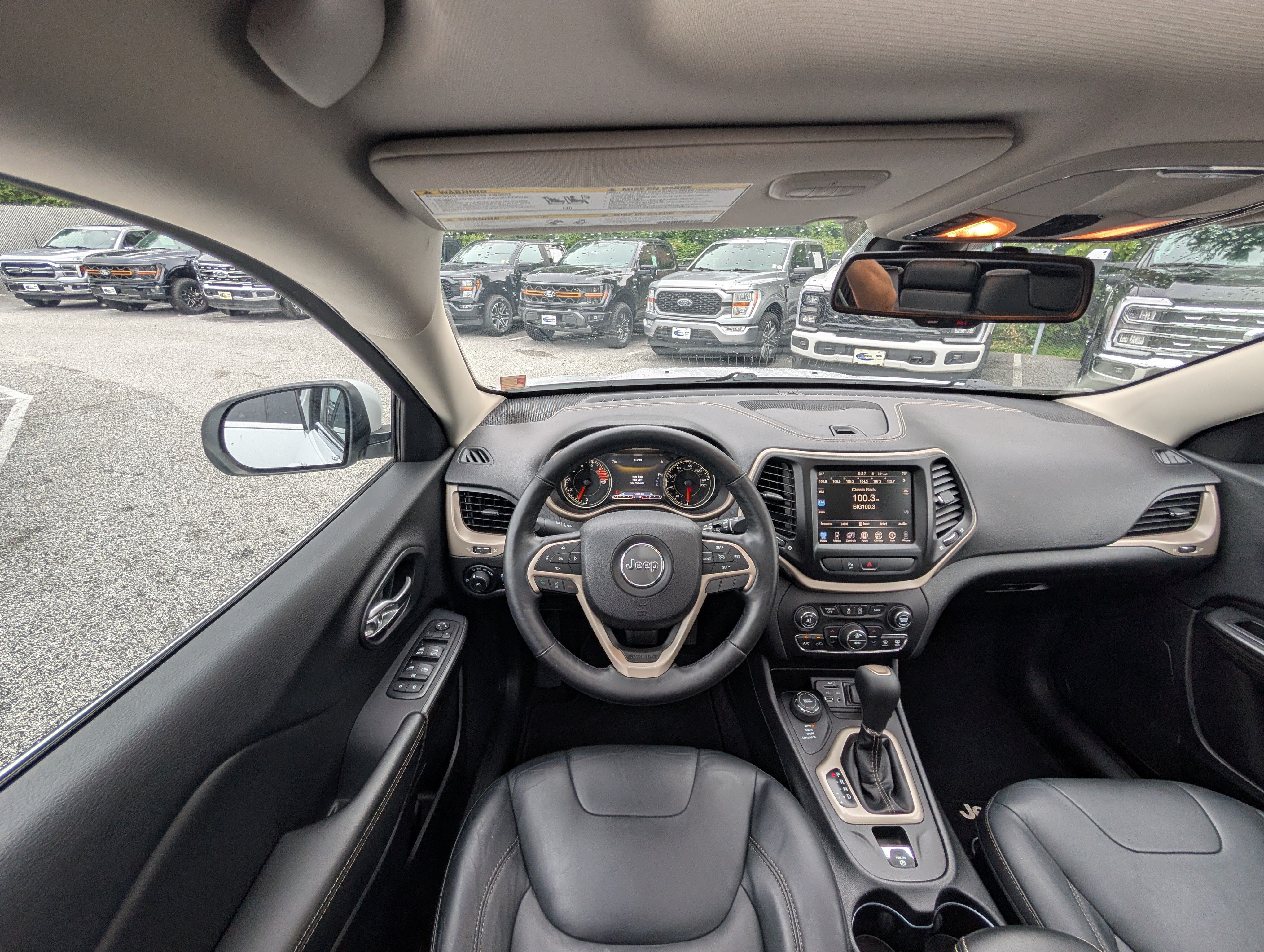Used 2017 Jeep Cherokee Limited AWD/4WD image 18