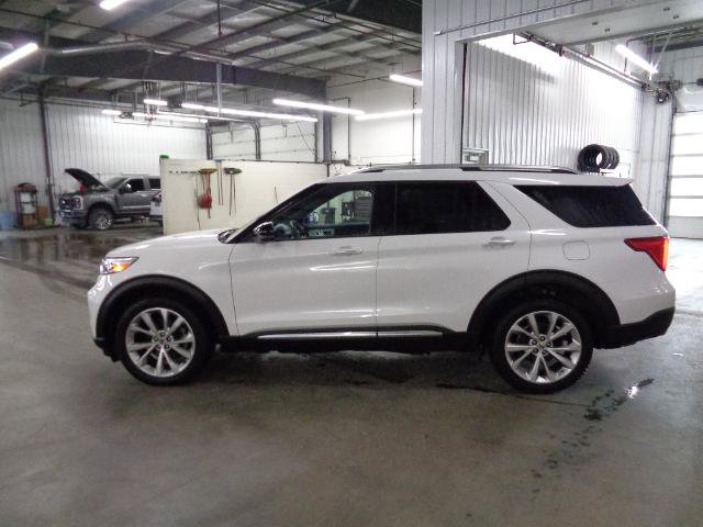 Certified 2023 Ford Explorer Platinum w/ Technology Package AWD/4WD image 5
