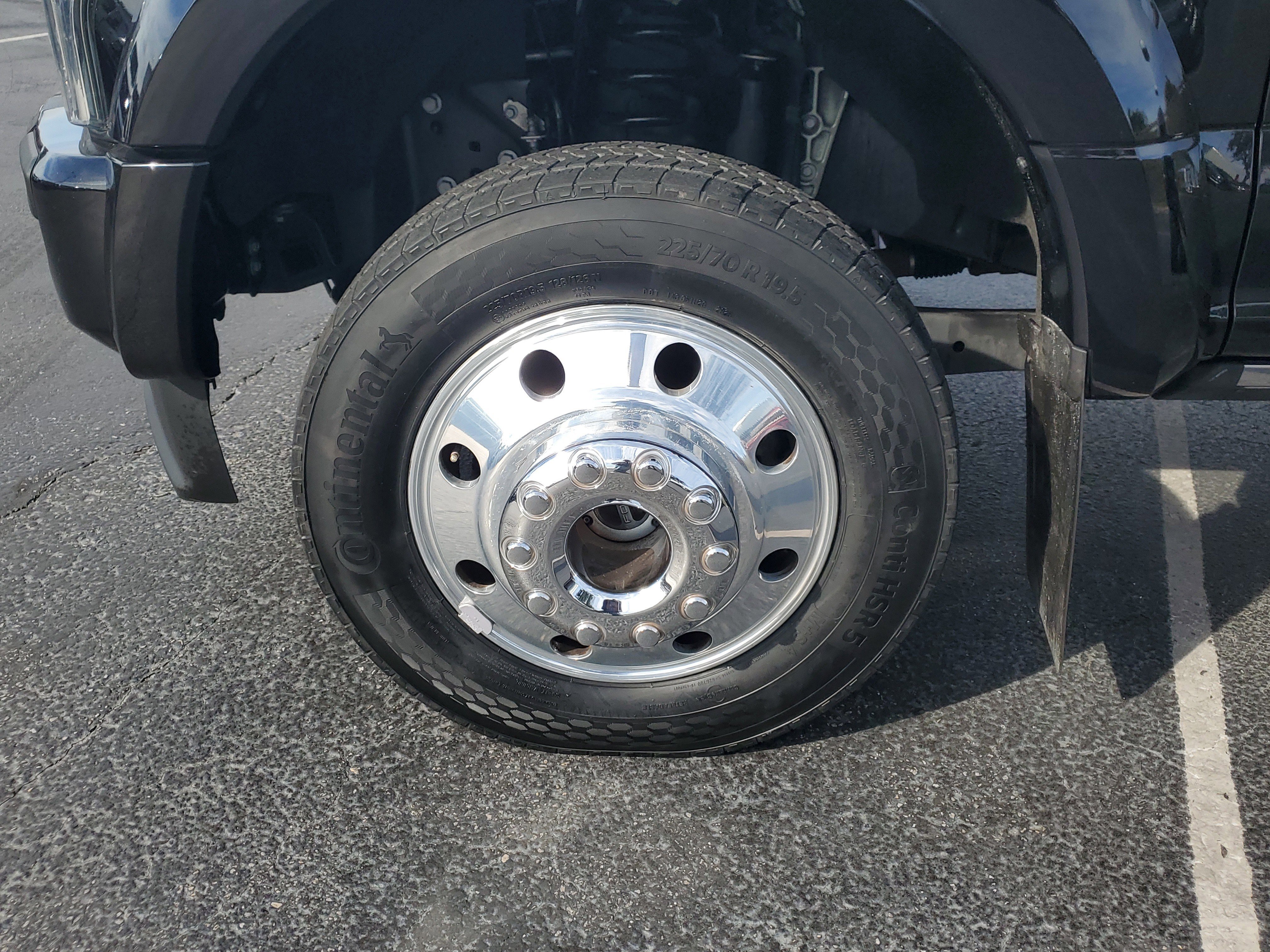 Certified 2022 Ford F450 Platinum w/ FX4 Off-Road Package image 5