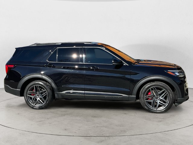 Certified 2025 Ford Explorer ST AWD/4WD image 4
