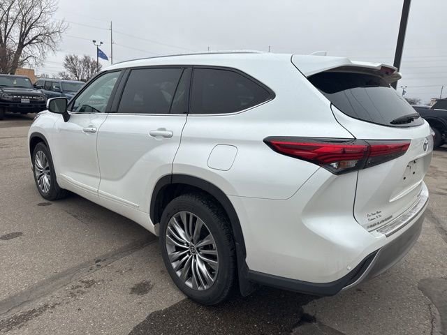 Used 2022 Toyota Highlander Platinum image 3