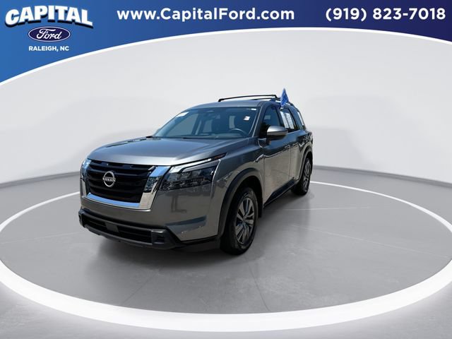 Used 2025 Nissan Pathfinder SV FWD image 4