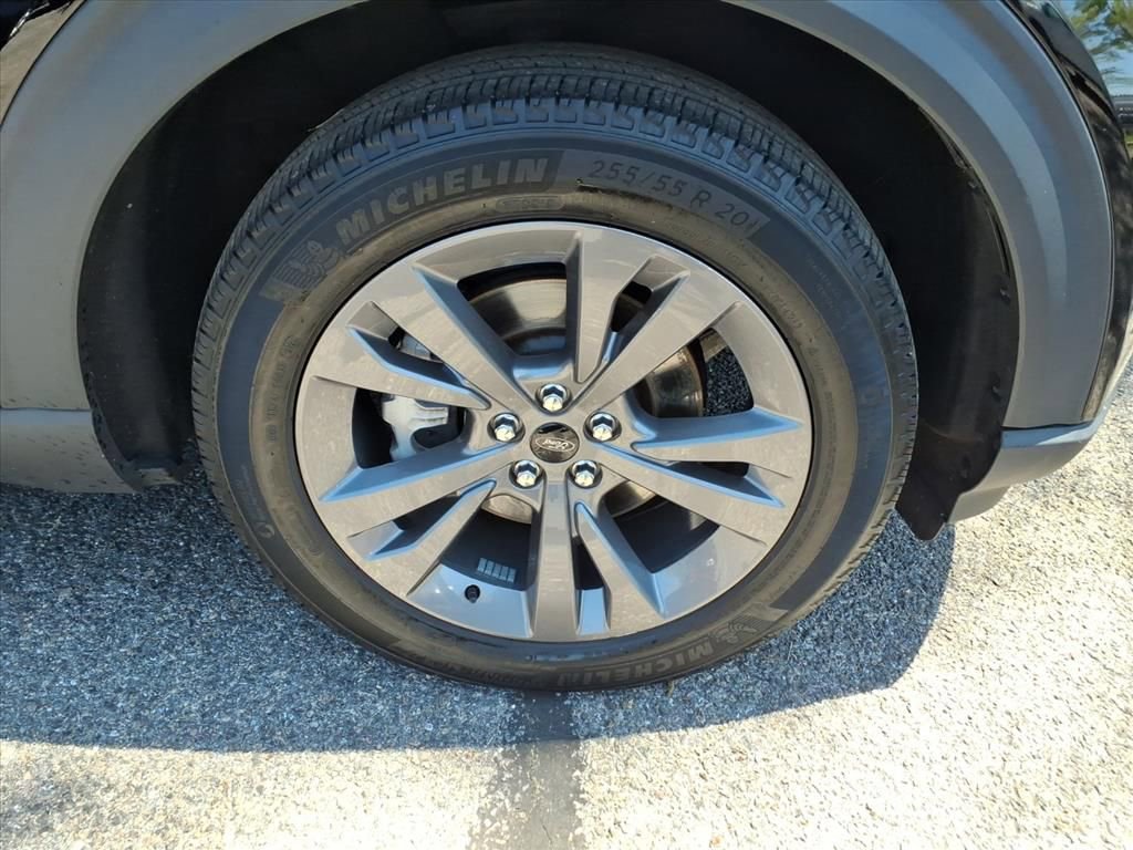 Certified 2023 Ford Explorer XLT w/ Equipment Group 202A AWD/4WD image 7