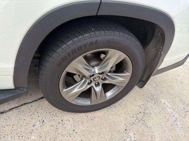 Used 2017 Toyota Highlander Limited Platinum image 17