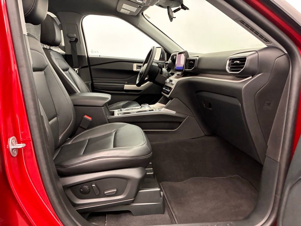 Certified 2023 Ford Explorer XLT w/ Equipment Group 202A image 29