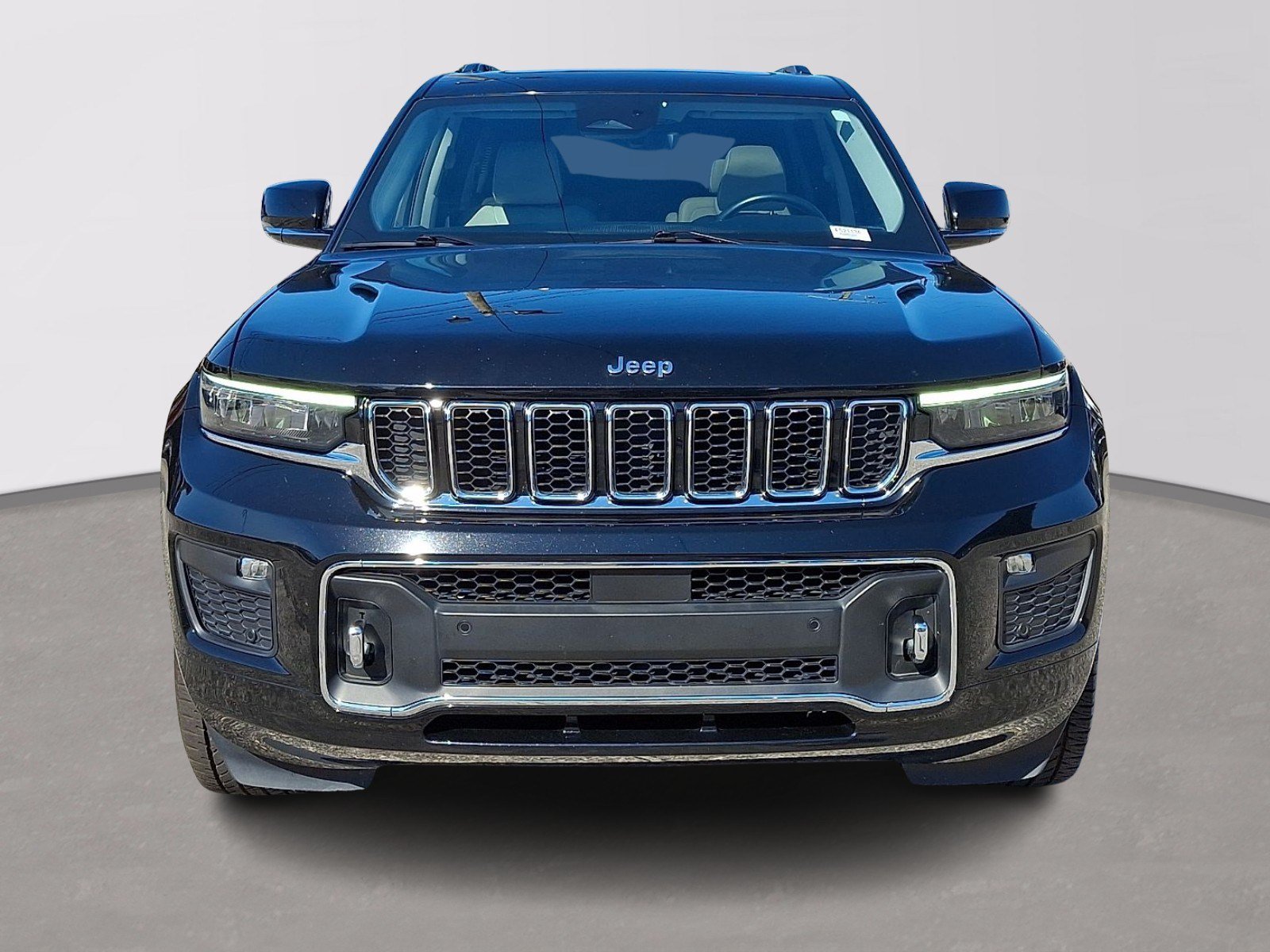 Used 2021 Jeep Grand Cherokee L Overland w/ Luxury Tech Group IV AWD/4WD image 2