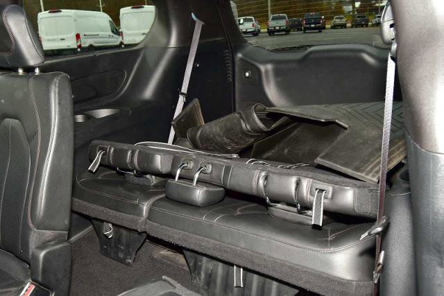 Used 2020 Chrysler Pacifica Touring-L image 34
