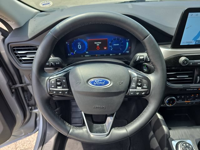 Certified 2022 Ford Escape Titanium AWD/4WD image 17