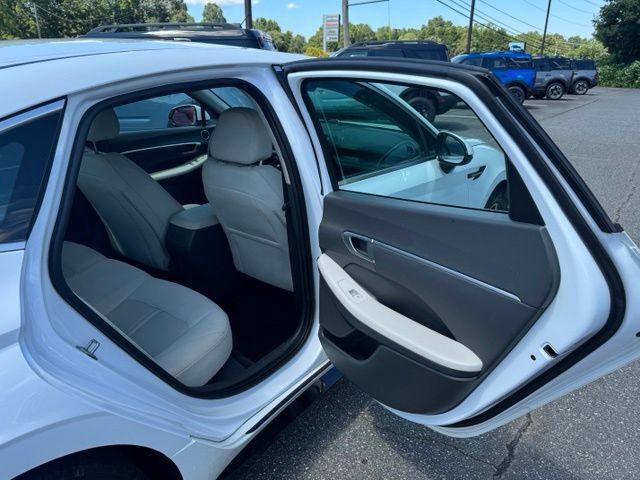 Used 2025 Hyundai Sonata SEL FWD image 16