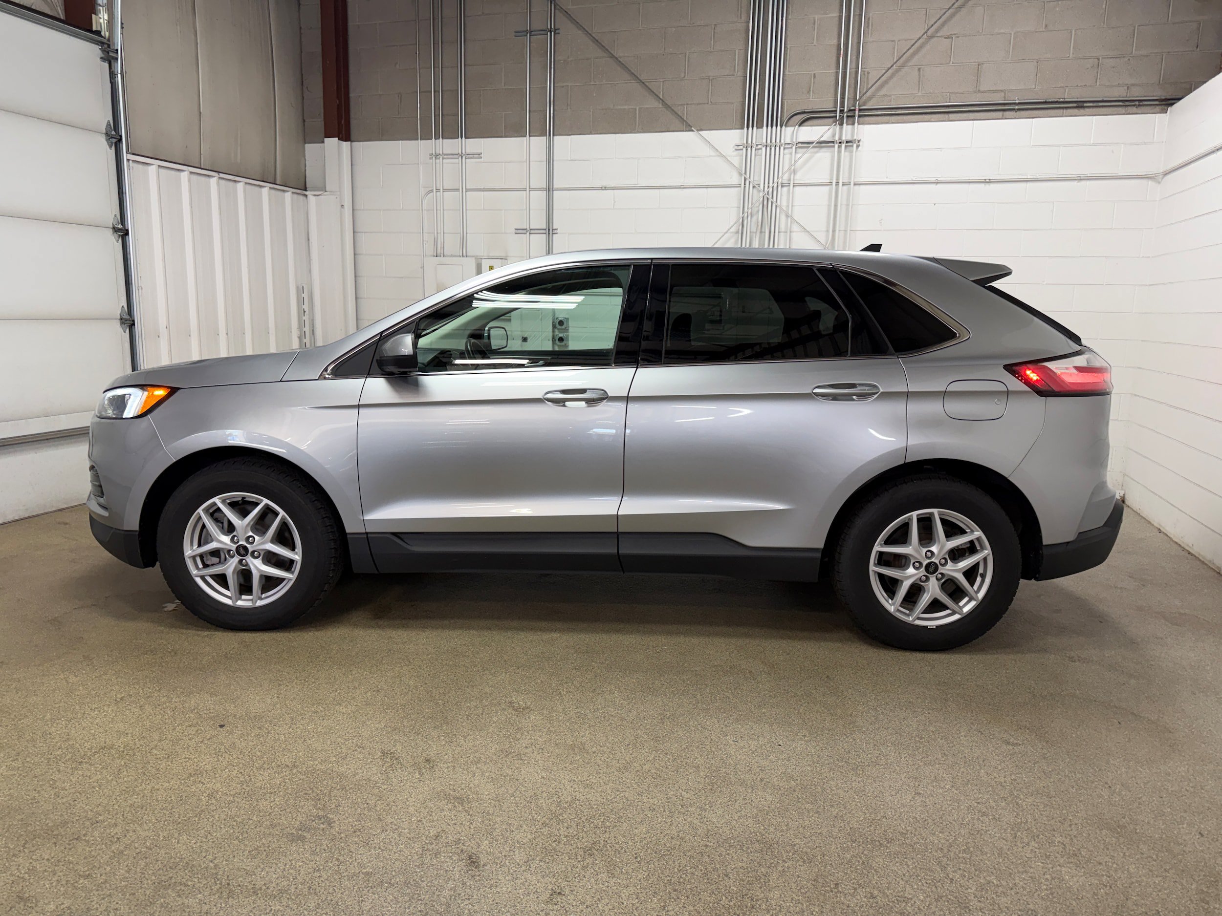 Certified 2023 Ford Edge SEL AWD/4WD image 6