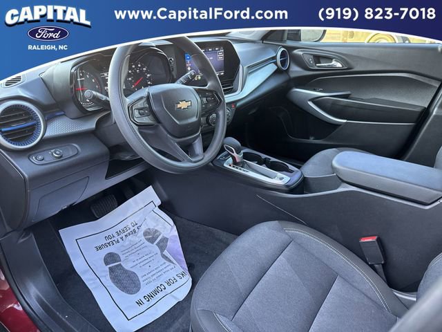 Used 2025 Chevrolet Trax LS image 18