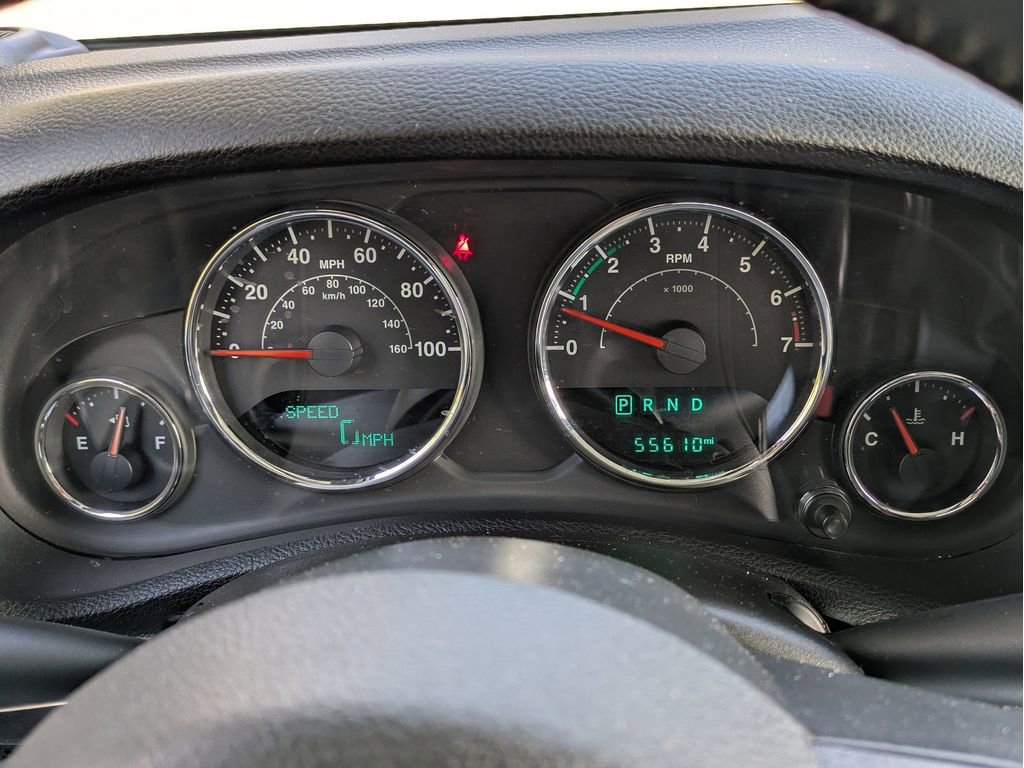 Used 2017 Jeep Wrangler Unlimited Sahara w/ Connectivity Group image 15