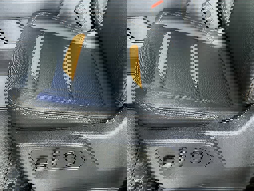 Used 2025 GMC Sierra 1500 AT4 w/ Technology Package image 32