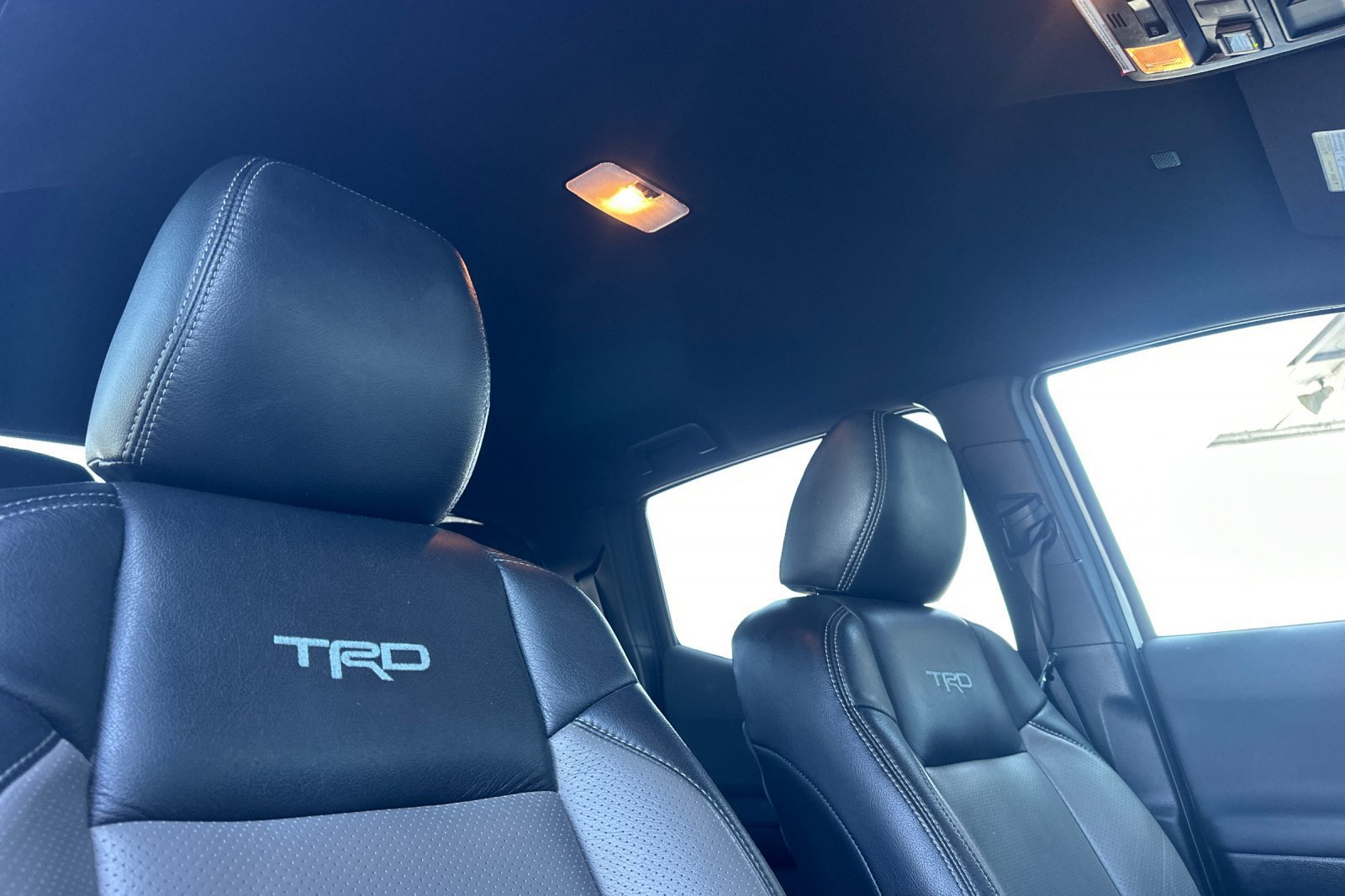 Used 2021 Toyota Tacoma TRD Off-Road w/ Technology Package AWD/4WD image 19