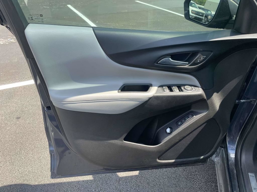 Used 2018 Chevrolet Equinox Premier FWD image 15