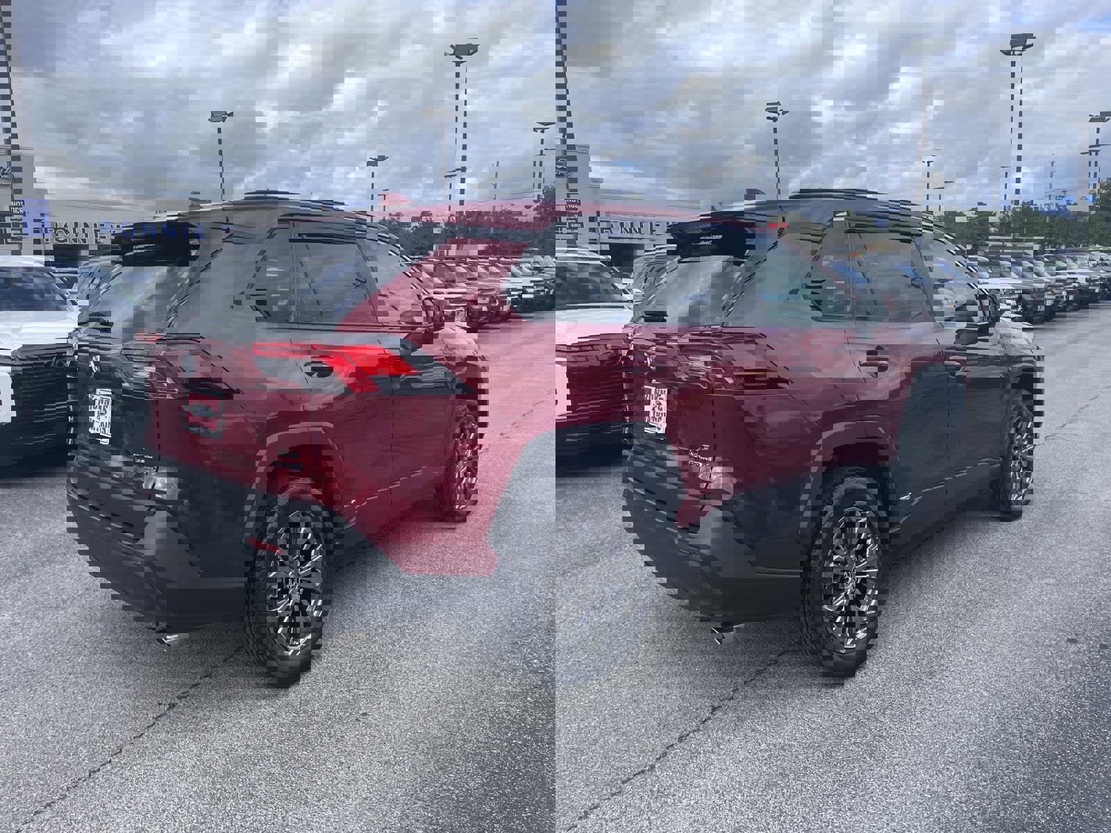 Used 2022 Toyota RAV4 XLE Premium image 4