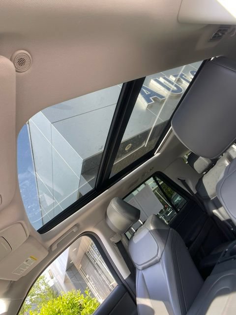 Certified 2025 Ford Expedition Active AWD/4WD image 38