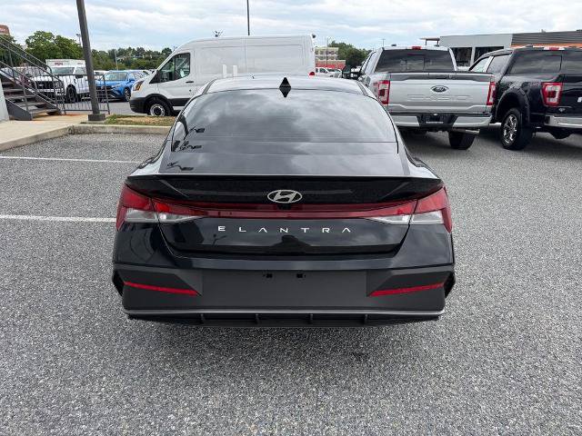 Used 2025 Hyundai Elantra Sport FWD image 7