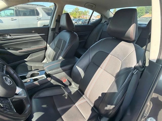 Used 2024 Nissan Altima 2.5 SR FWD image 16