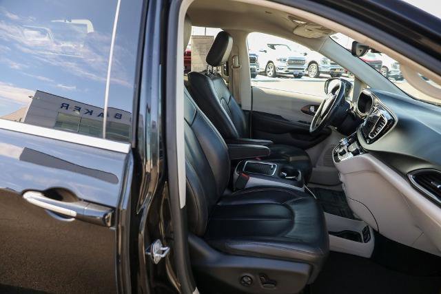 Used 2018 Chrysler Pacifica Touring-L Plus w/ Tire & Wheel Group image 30