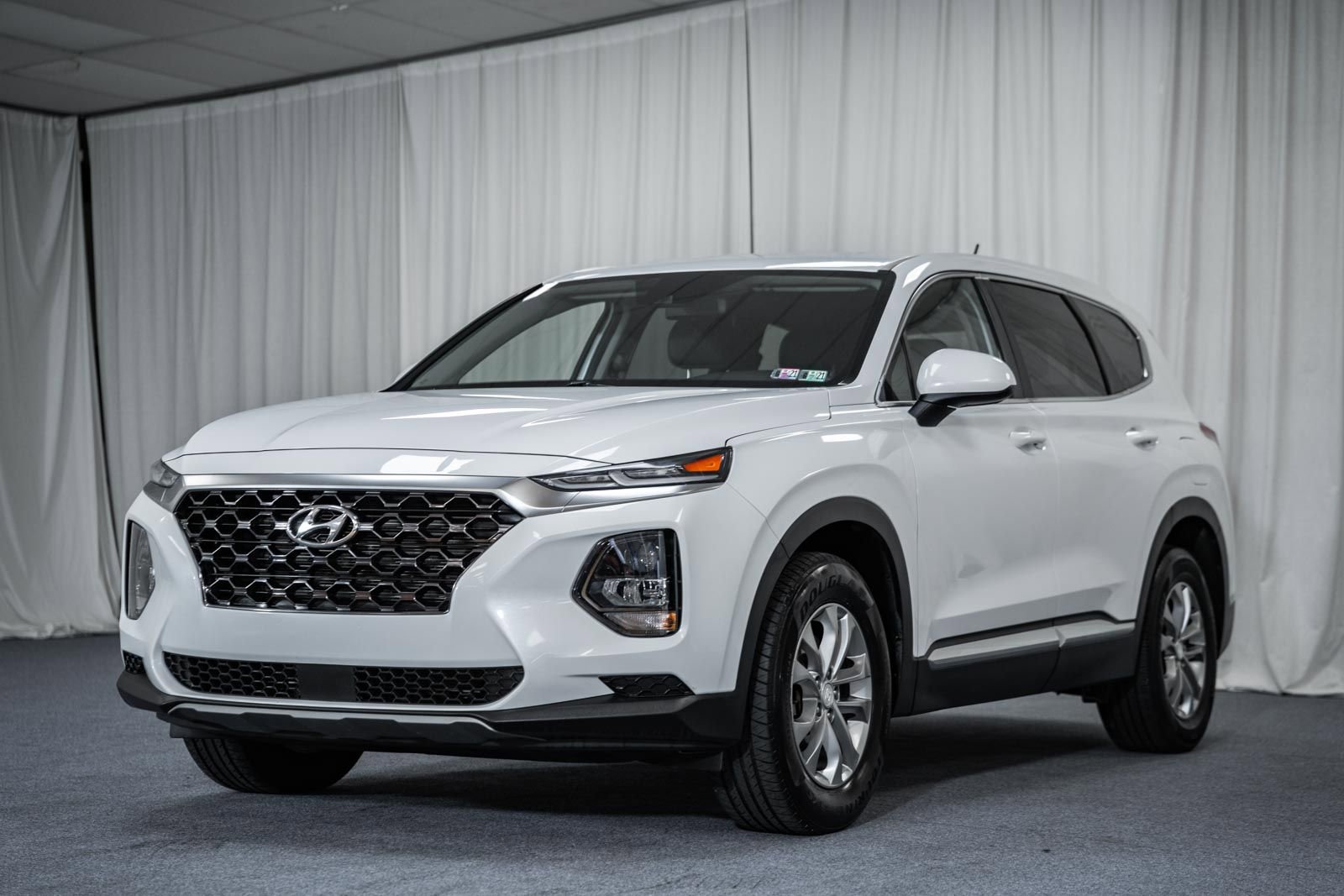 Used 2020 Hyundai Santa Fe SE image 3