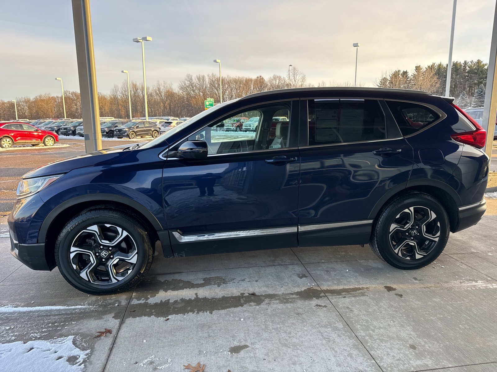Used 2018 Honda CR-V Touring image 4